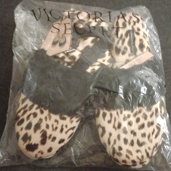Victoria's Secret Shoes - 🔥NewV.S slippers size large